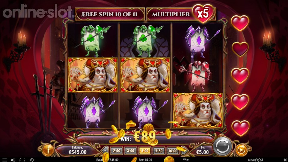 Queen’s Army Free Spins feature